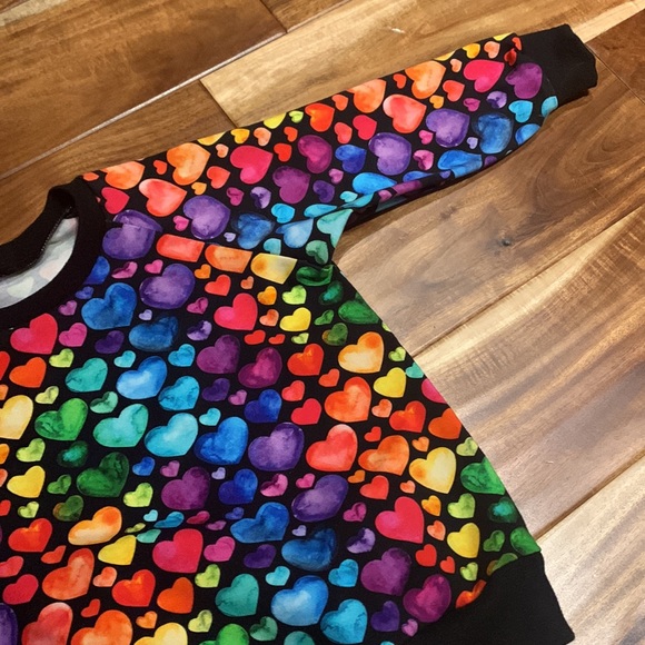 ❌sold 🤩Host Pick 🤩 Heart print Baby crewneck sweatshirt in size 18-24 months - Picture 2 of 5